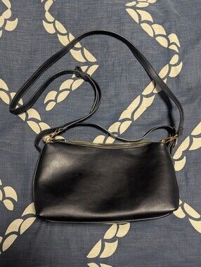 Old Navy Convertible Black Faux Leather Crossbody & Shoulder Bag – Gold Hardware
